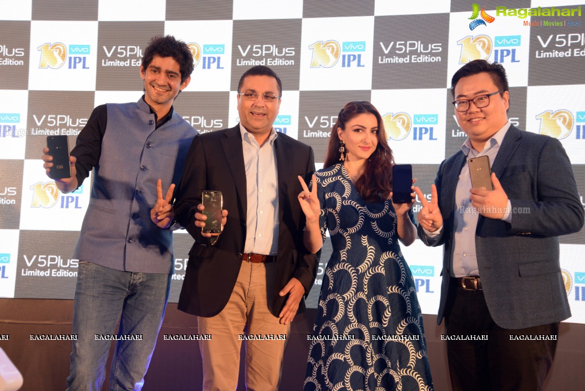 Soha Ali Khan launches Vivo V5 Plus Mobile at Hotel Sheraton