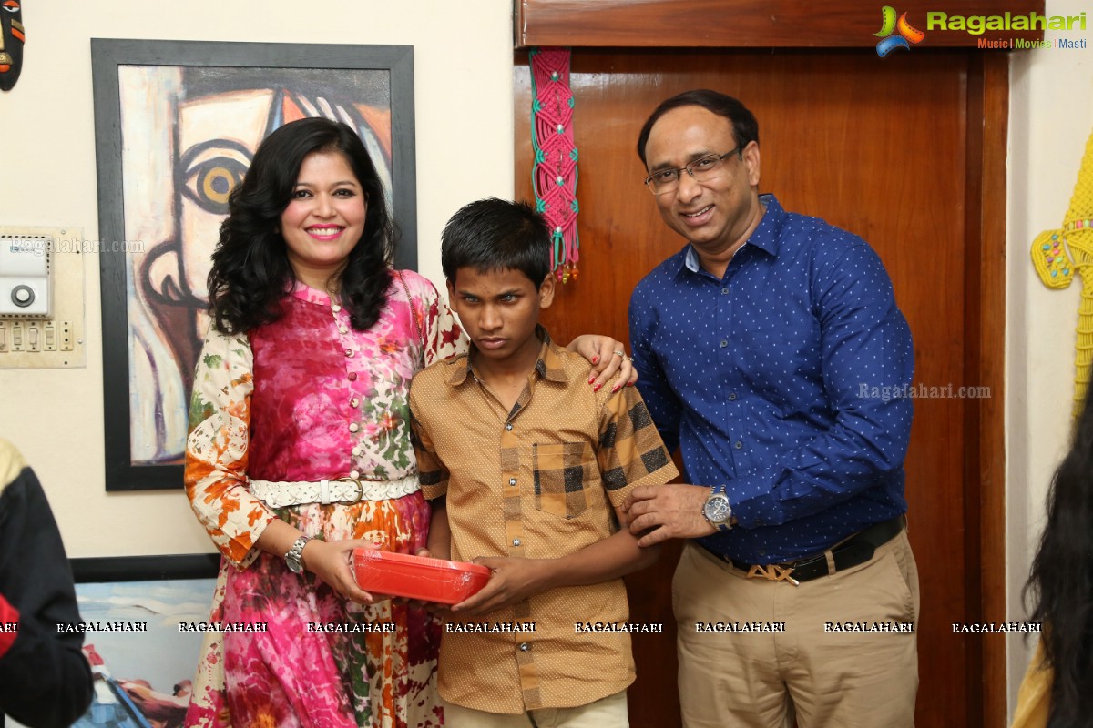 Art Contest by VSL Art Gallery by Helping Hands Foundation and Sahaaya Foundation