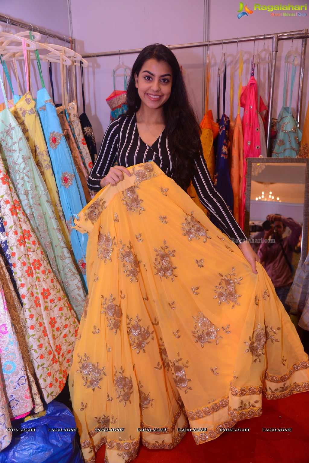 Sasha Singh inaugurates Akritti Exhibition & Sale at Taj Deccan