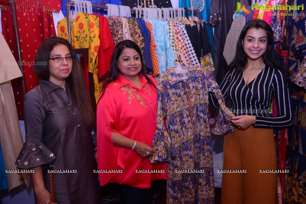 Sasha Singh inaugurates Akritti Exhibition & Sale at Taj Deccan