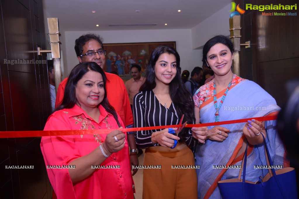 Sasha Singh inaugurates Akritti Exhibition & Sale at Taj Deccan