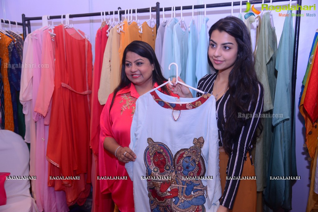 Sasha Singh inaugurates Akritti Exhibition & Sale at Taj Deccan