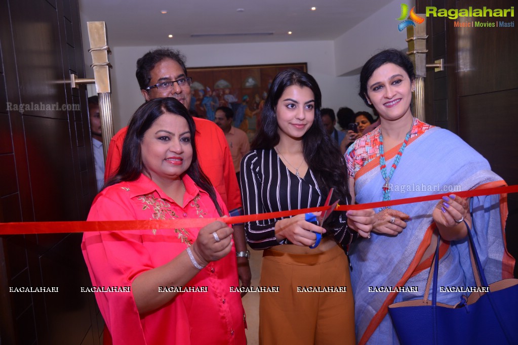 Sasha Singh inaugurates Akritti Exhibition & Sale at Taj Deccan