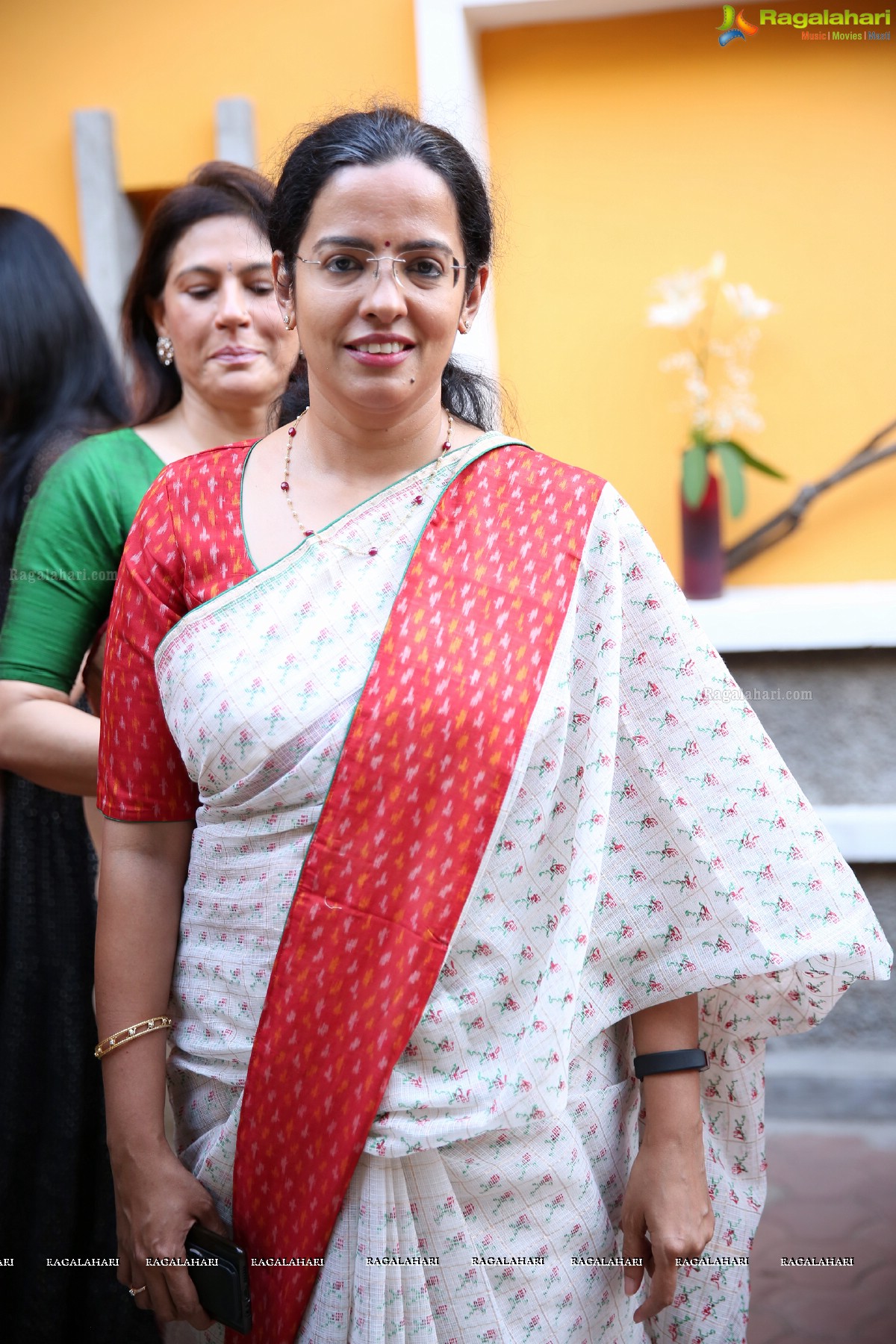 Vimala Narasimhan launches Blooms & Looms-A Weave of Ikebana & Saris at Saptaparni