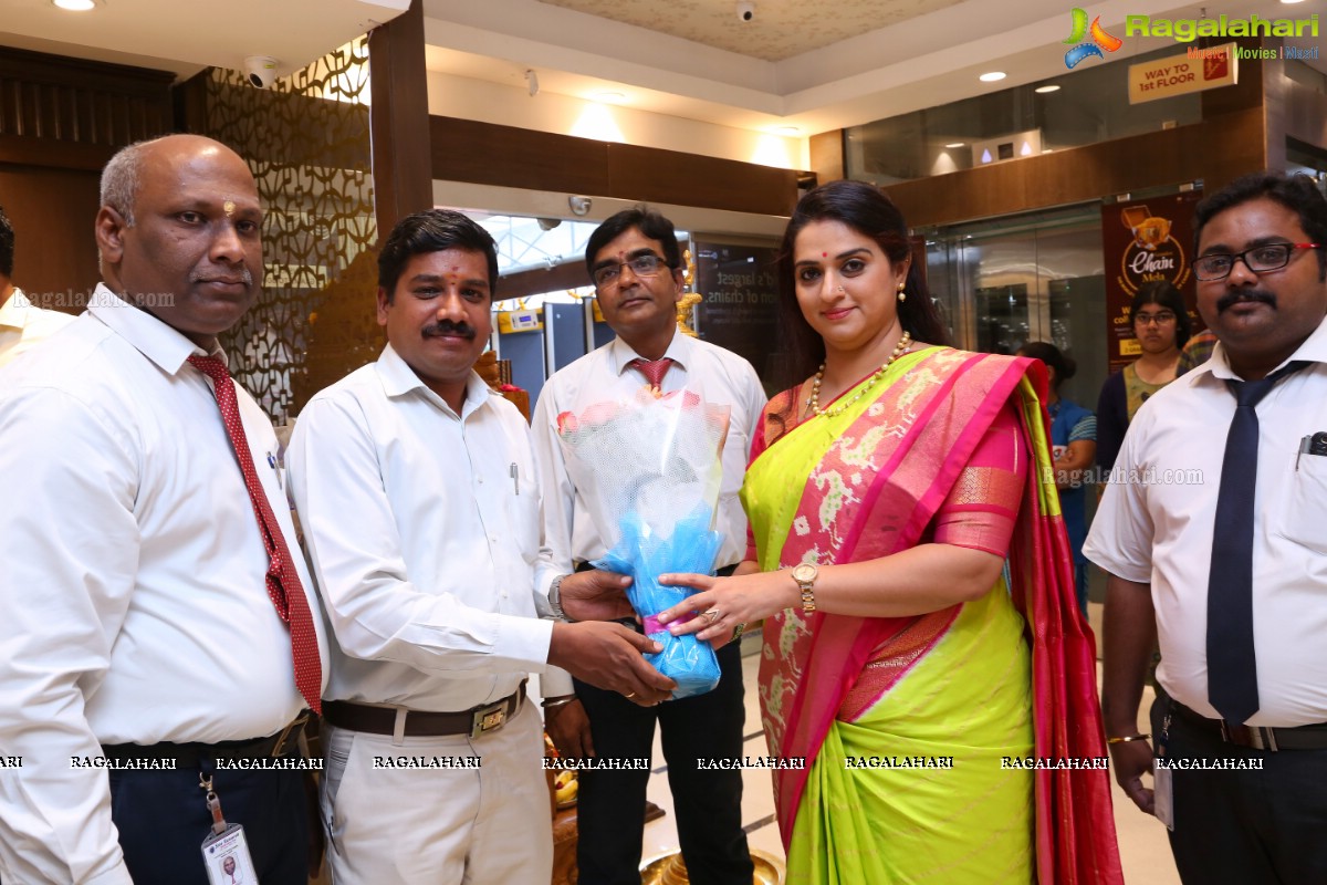 Pavitra Lokesh launches Chennai Silks Chain Mela at Moosapet, Hyderabad