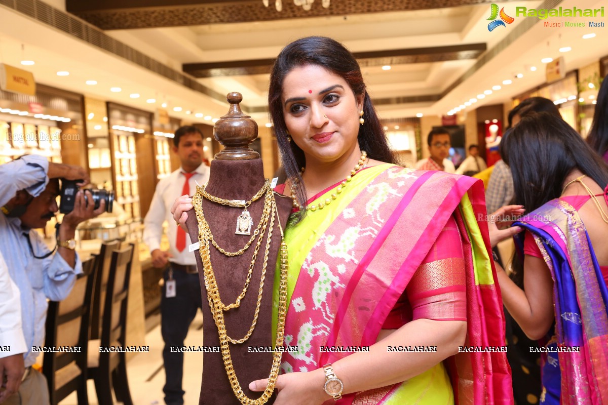 Pavitra Lokesh launches Chennai Silks Chain Mela at Moosapet, Hyderabad