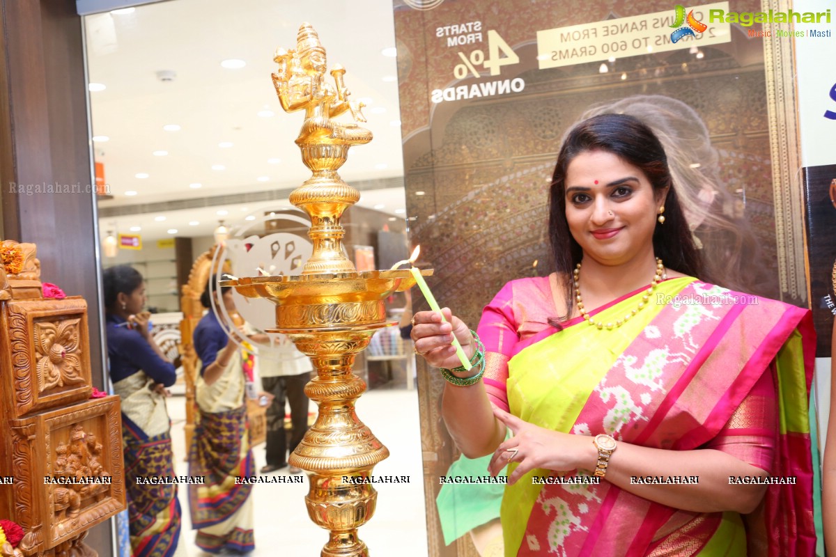 Pavitra Lokesh launches Chennai Silks Chain Mela at Moosapet, Hyderabad