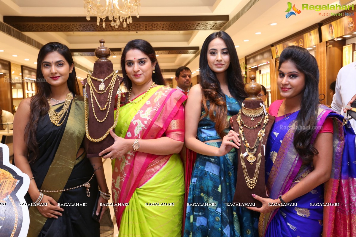 Pavitra Lokesh launches Chennai Silks Chain Mela at Moosapet, Hyderabad