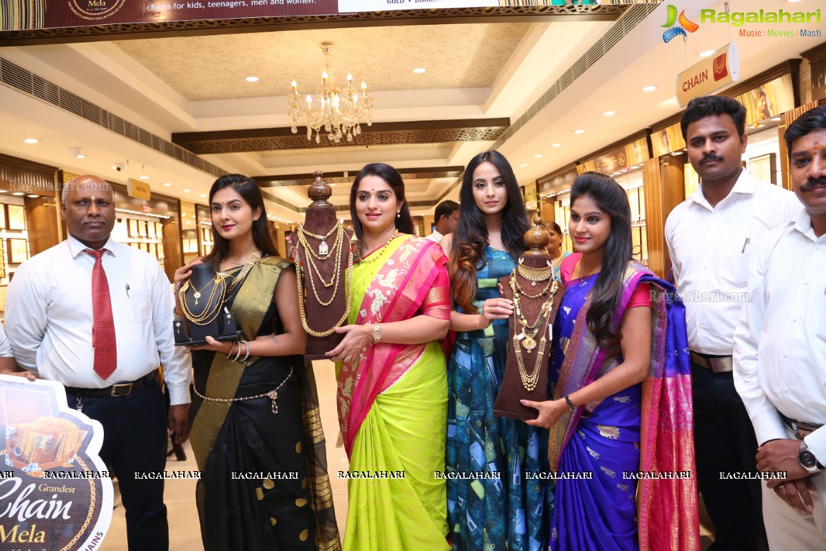 Pavitra Lokesh launches Chennai Silks Chain Mela at Moosapet, Hyderabad