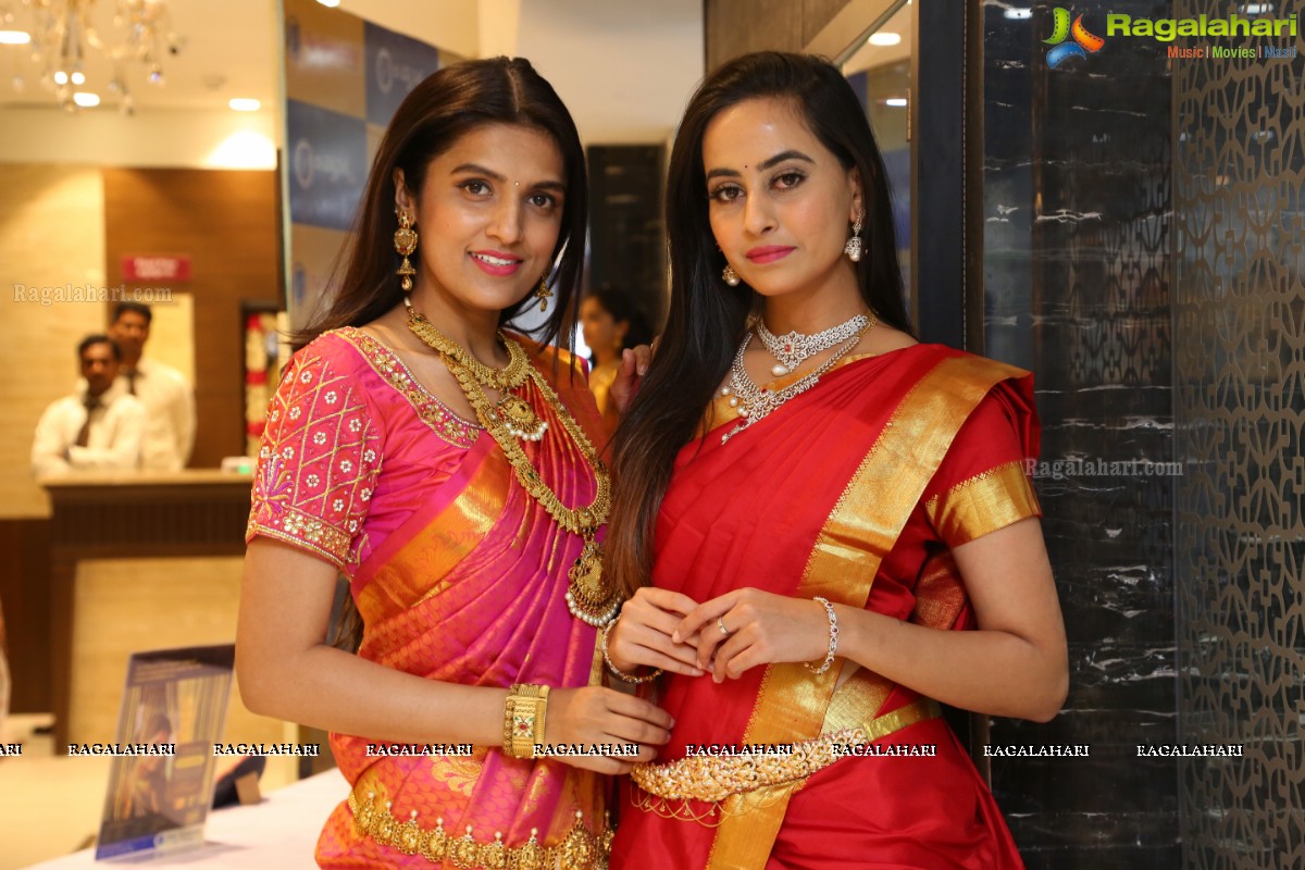 Gold Chainmela at Sree Kumaran Thangamaligai Chennai Silks Showroom