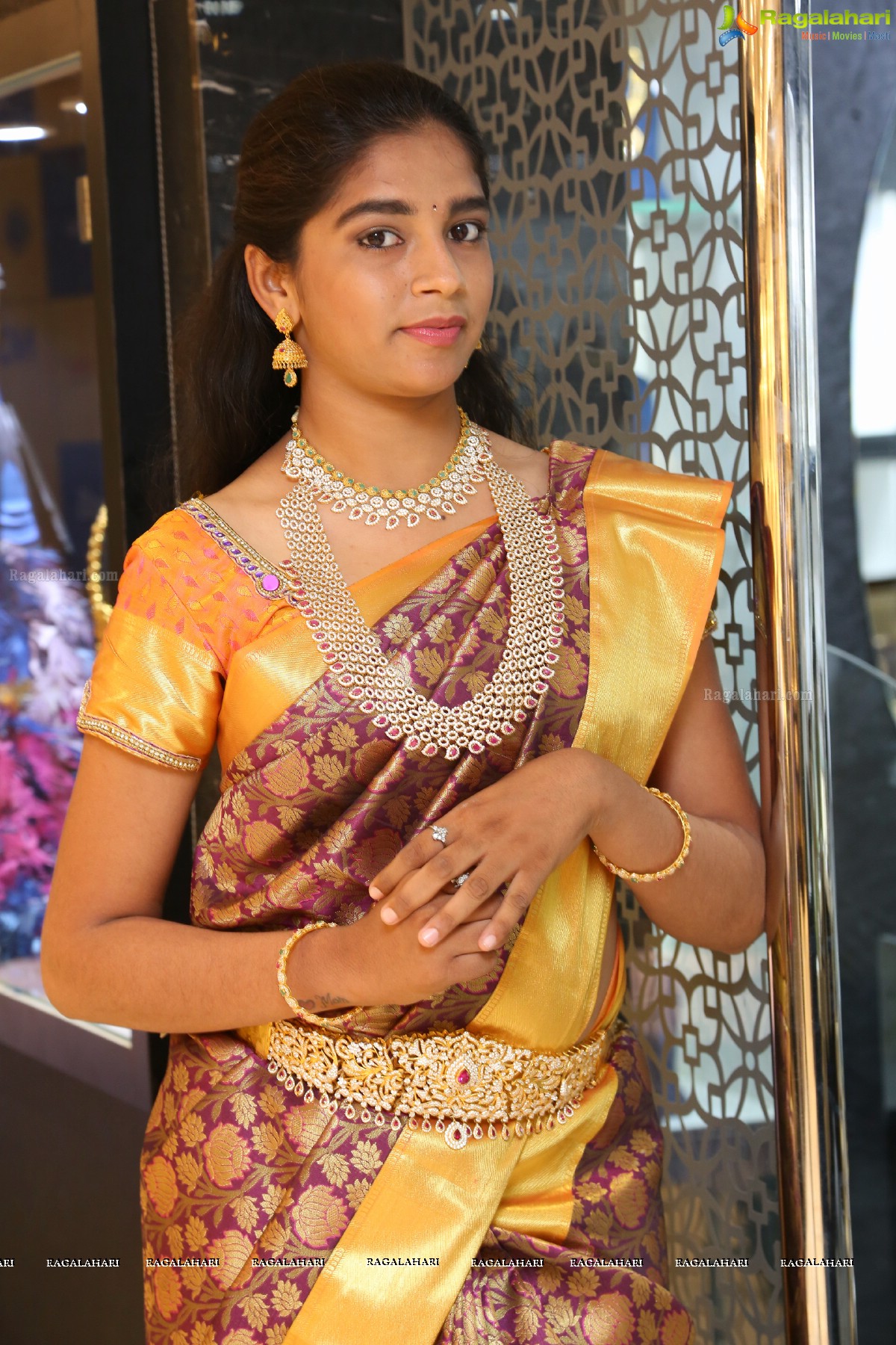 Gold Chainmela at Sree Kumaran Thangamaligai Chennai Silks Showroom