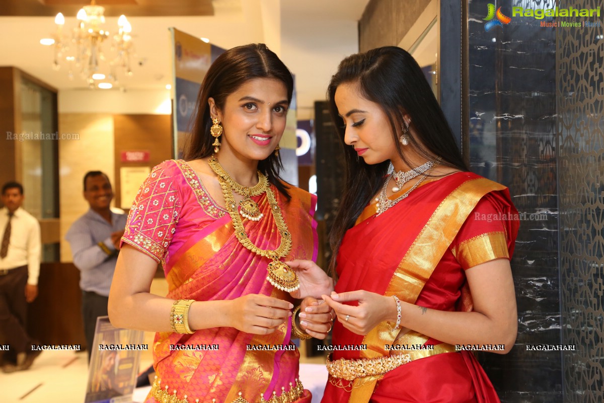 Gold Chainmela at Sree Kumaran Thangamaligai Chennai Silks Showroom