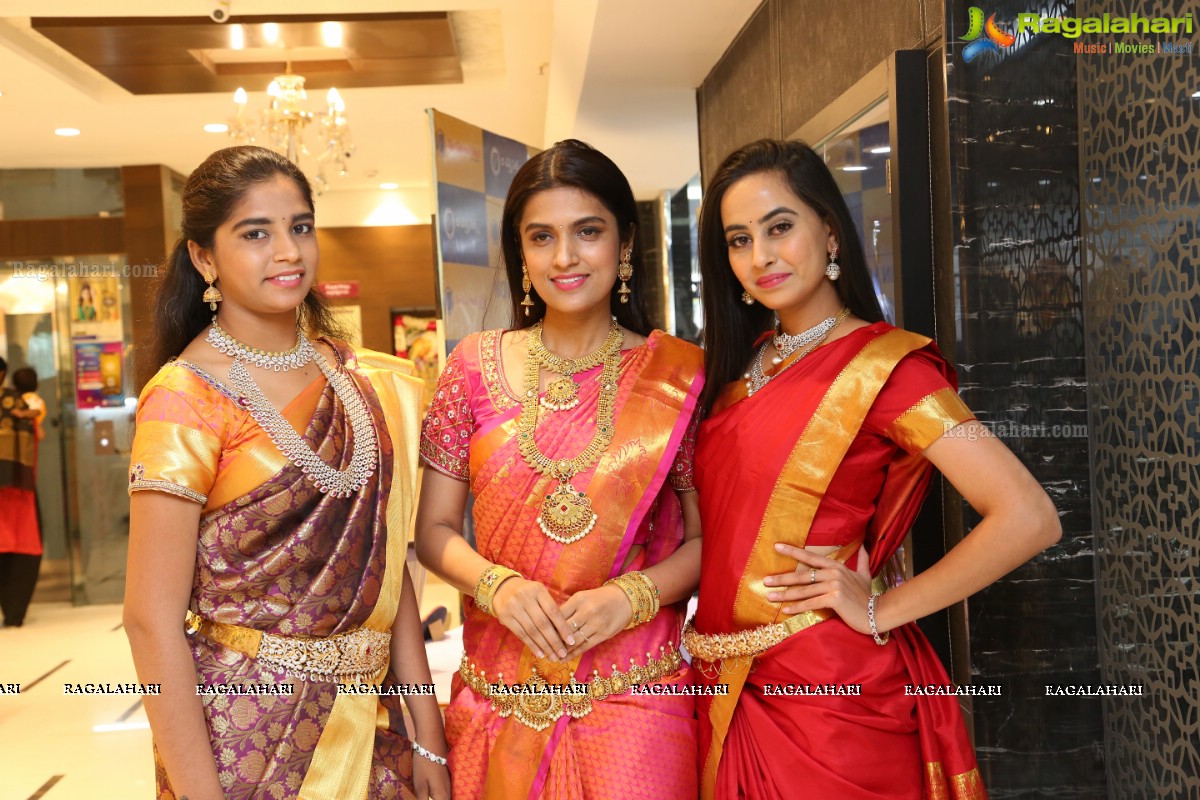 Gold Chainmela at Sree Kumaran Thangamaligai Chennai Silks Showroom