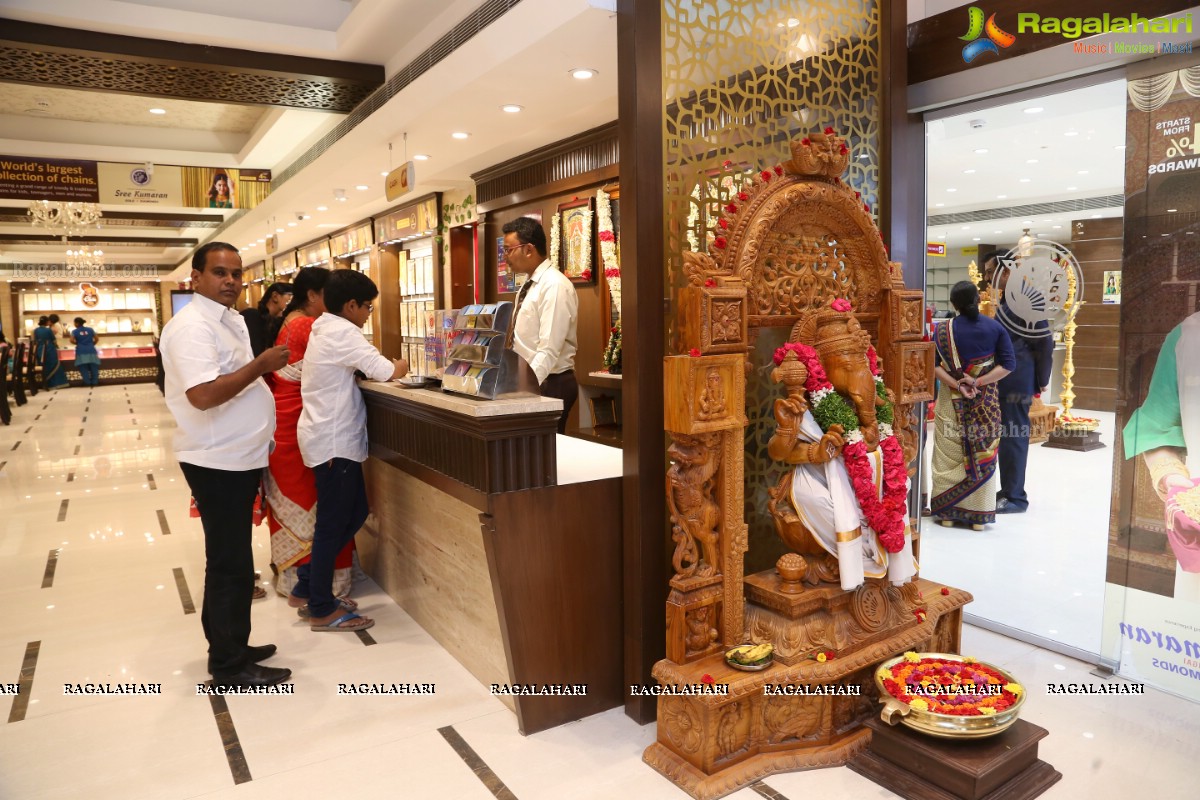 Gold Chainmela at Sree Kumaran Thangamaligai Chennai Silks Showroom