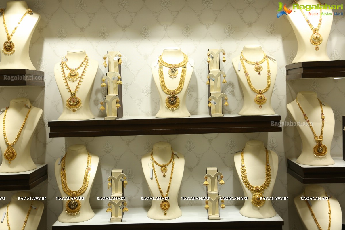 Gold Chainmela at Sree Kumaran Thangamaligai Chennai Silks Showroom