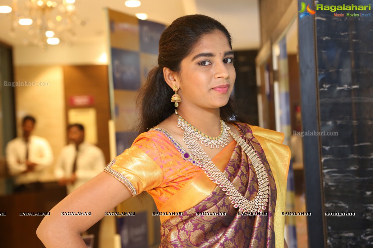 Gold Chainmela at Sree Kumaran Thangamaligai Chennai Silks Showroom