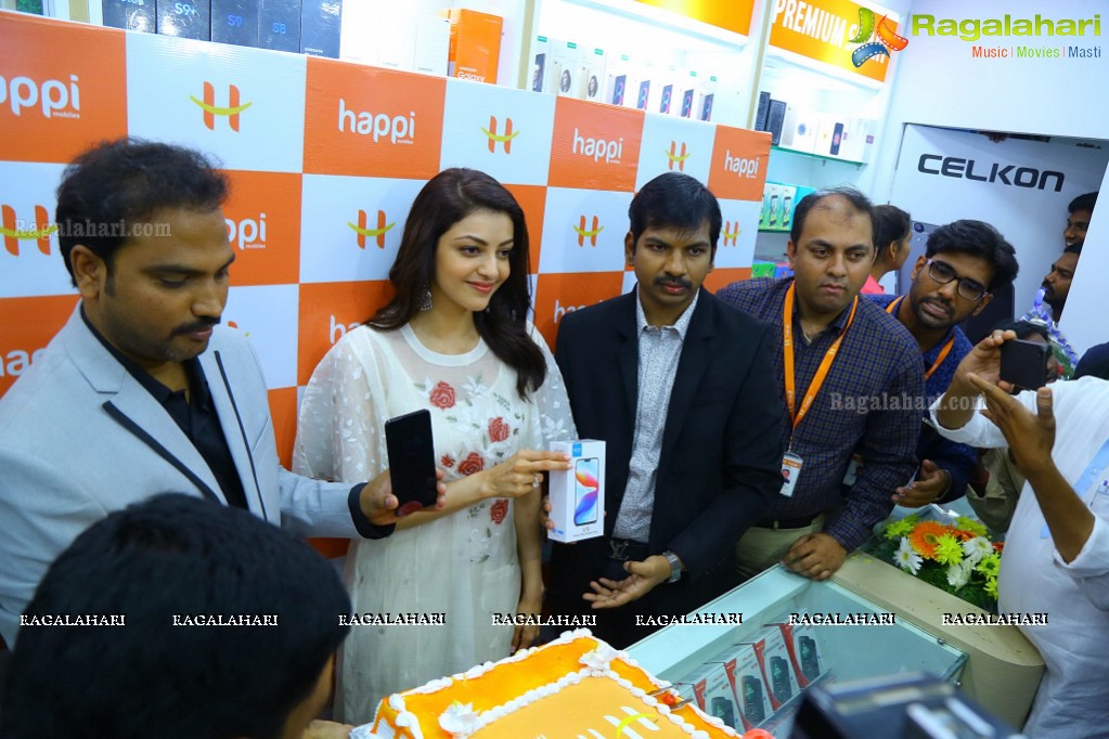 Kajal Aggarwal Launches Happi Mobiles Store At Karimnagar