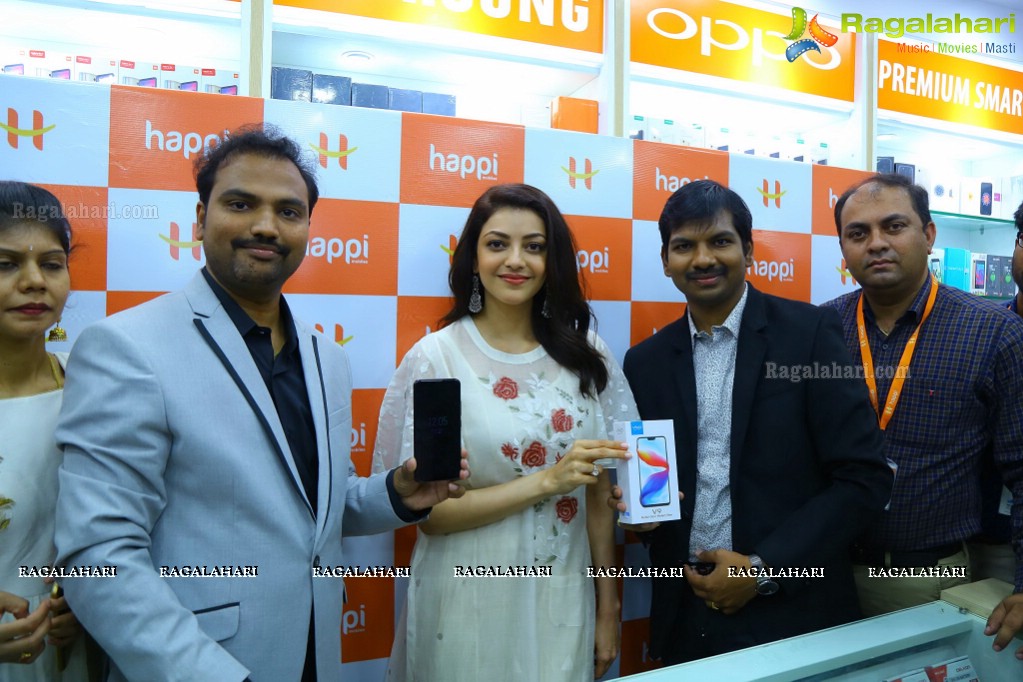 Kajal Aggarwal Launches Happi Mobiles Store At Karimnagar