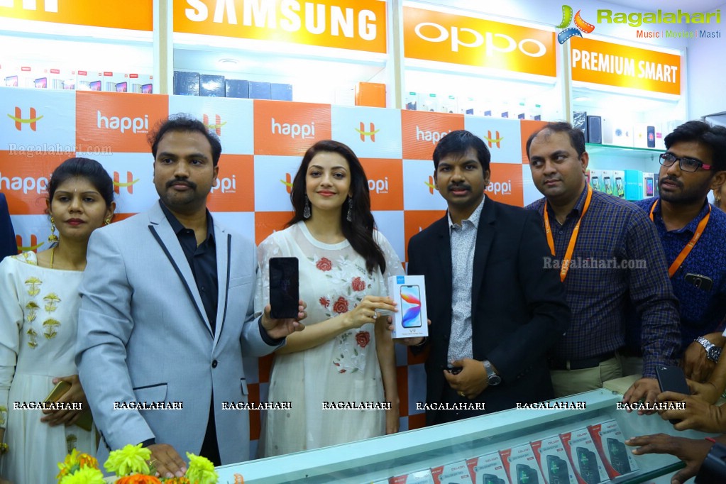 Kajal Aggarwal Launches Happi Mobiles Store At Karimnagar