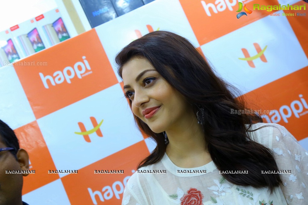 Kajal Aggarwal Launches Happi Mobiles Store At Karimnagar