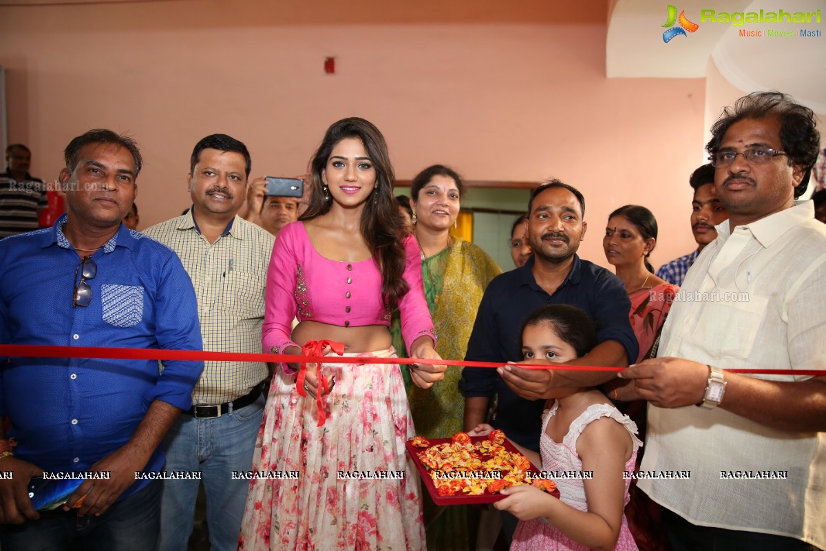 Shalu Chourasiya inaugurates National Silk Expo 2018 at Shilpakala Vedika
