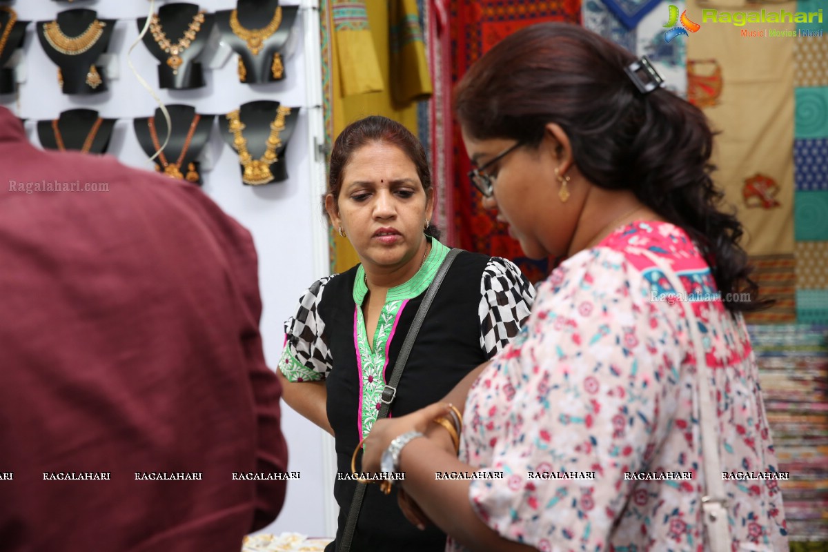 Shalu Chourasiya inaugurates National Silk Expo 2018 at Shilpakala Vedika