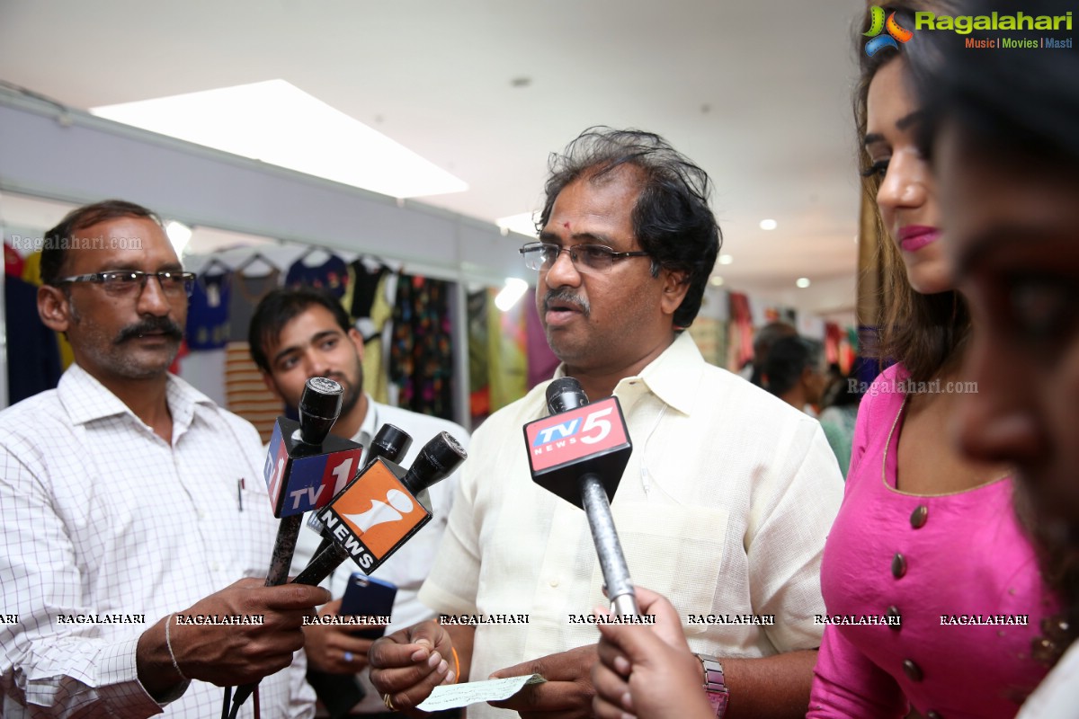 Shalu Chourasiya inaugurates National Silk Expo 2018 at Shilpakala Vedika