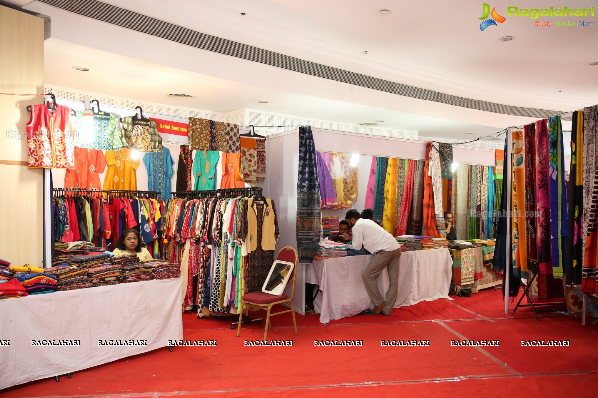 Shalu Chourasiya inaugurates National Silk Expo 2018 at Shilpakala Vedika