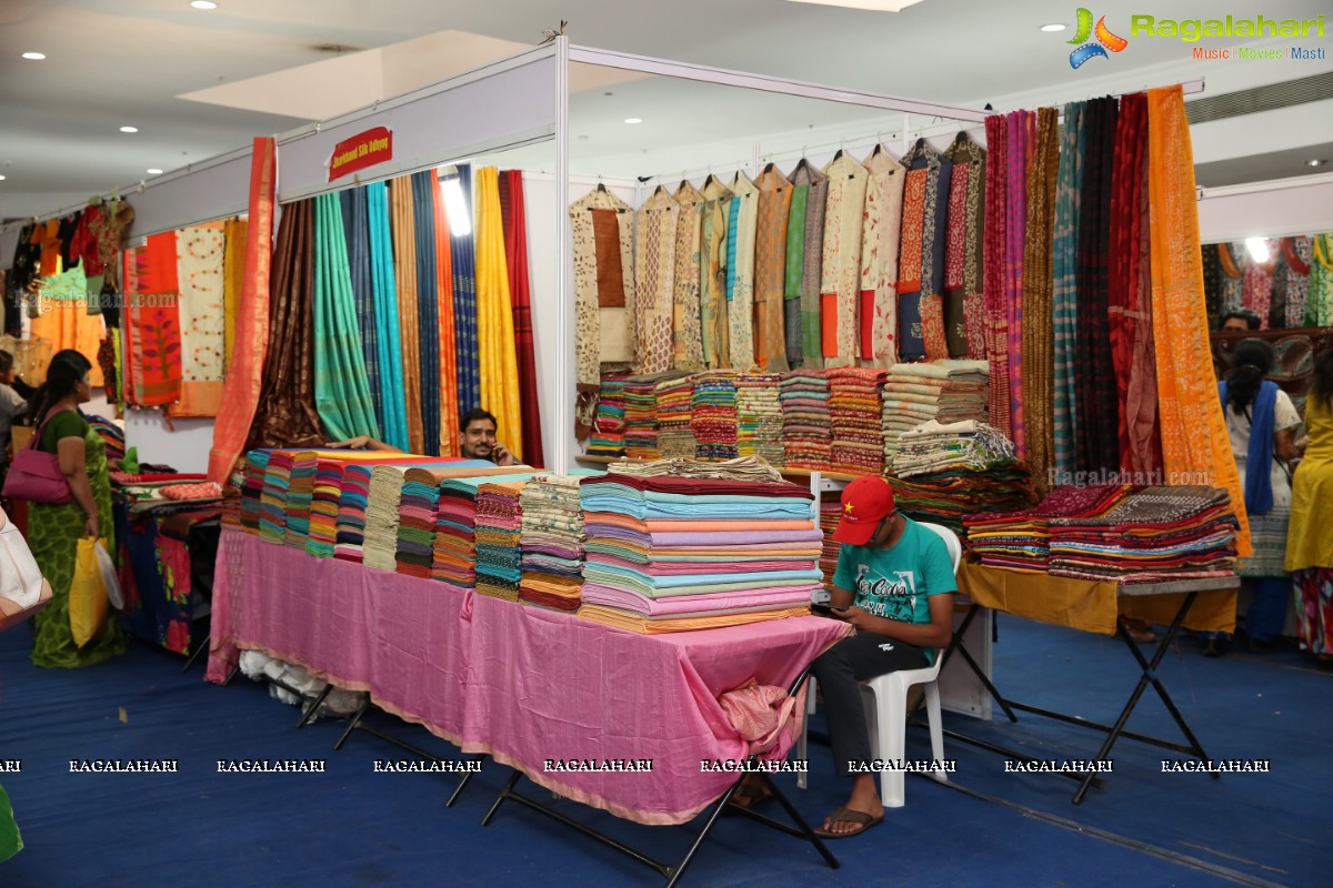 Shalu Chourasiya inaugurates National Silk Expo 2018 at Shilpakala Vedika