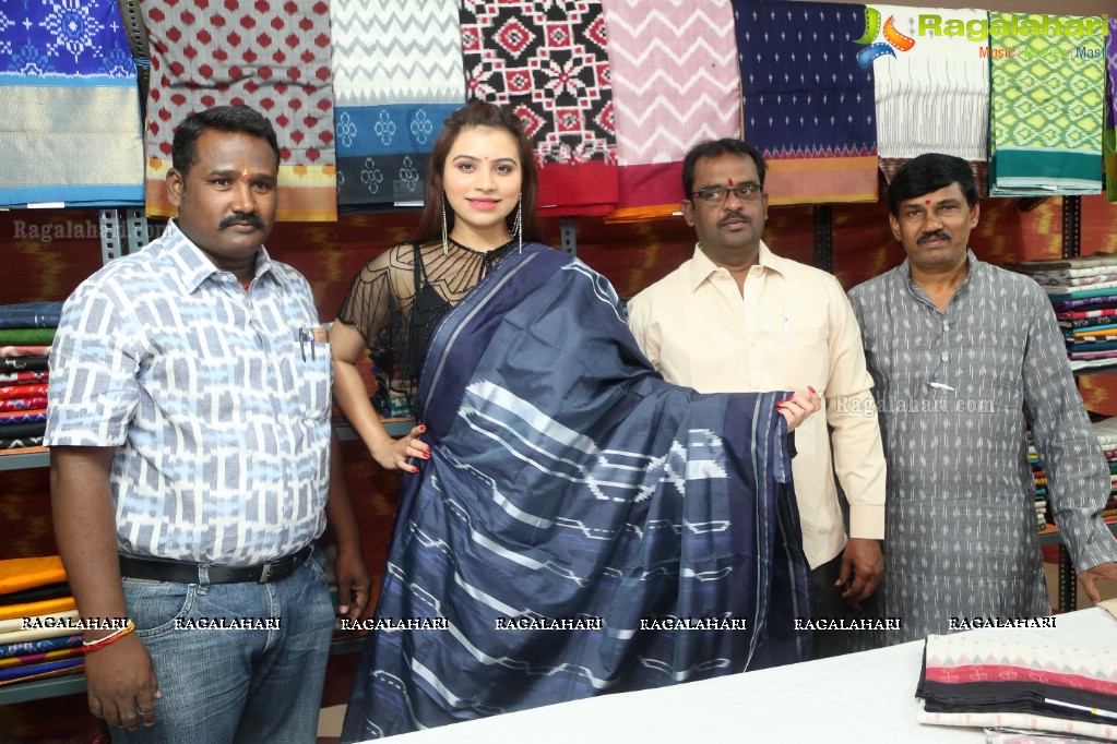 Priyanka Raman launches Pochampally Handloom Weavers Mela at Kalinga Cultural Hall, Banjara Hills