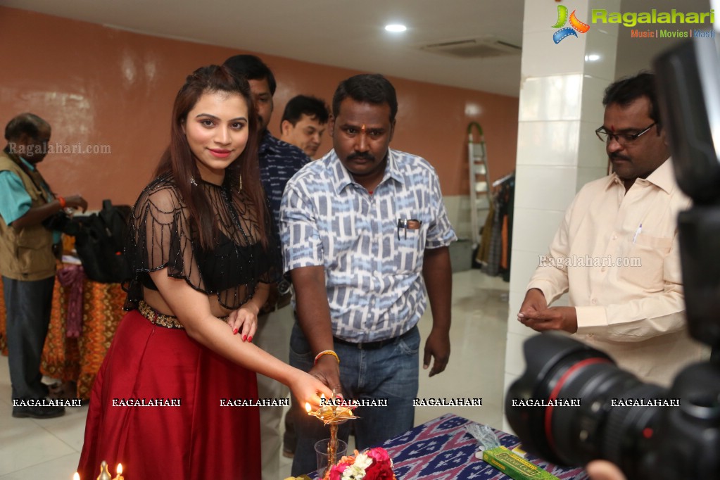 Priyanka Raman launches Pochampally Handloom Weavers Mela at Kalinga Cultural Hall, Banjara Hills