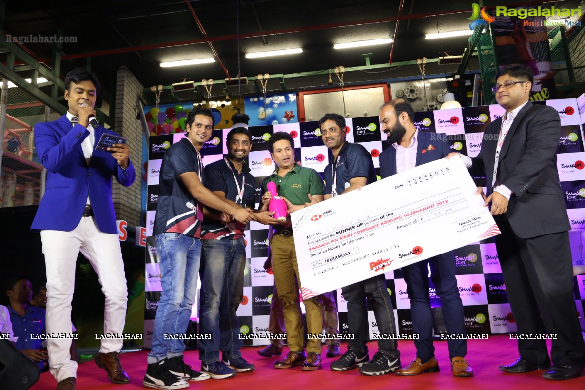 Sachin Tendulkar Announces Winners of National Corporate Bowling Tournament at Smaaash