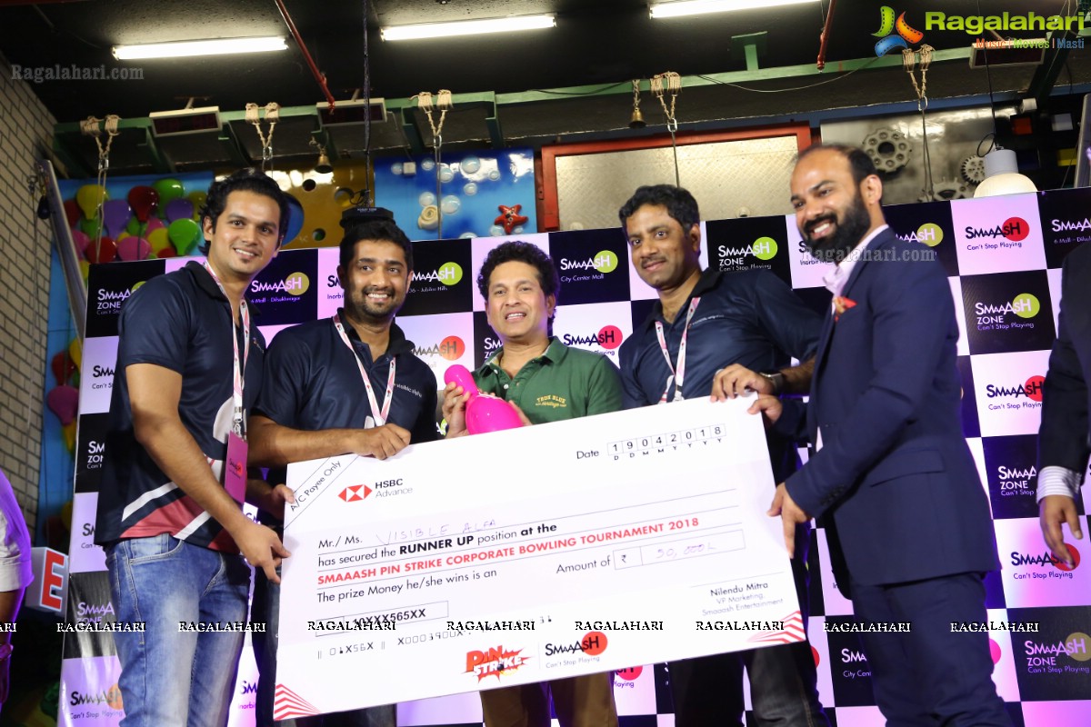 Sachin Tendulkar Announces Winners of National Corporate Bowling Tournament at Smaaash