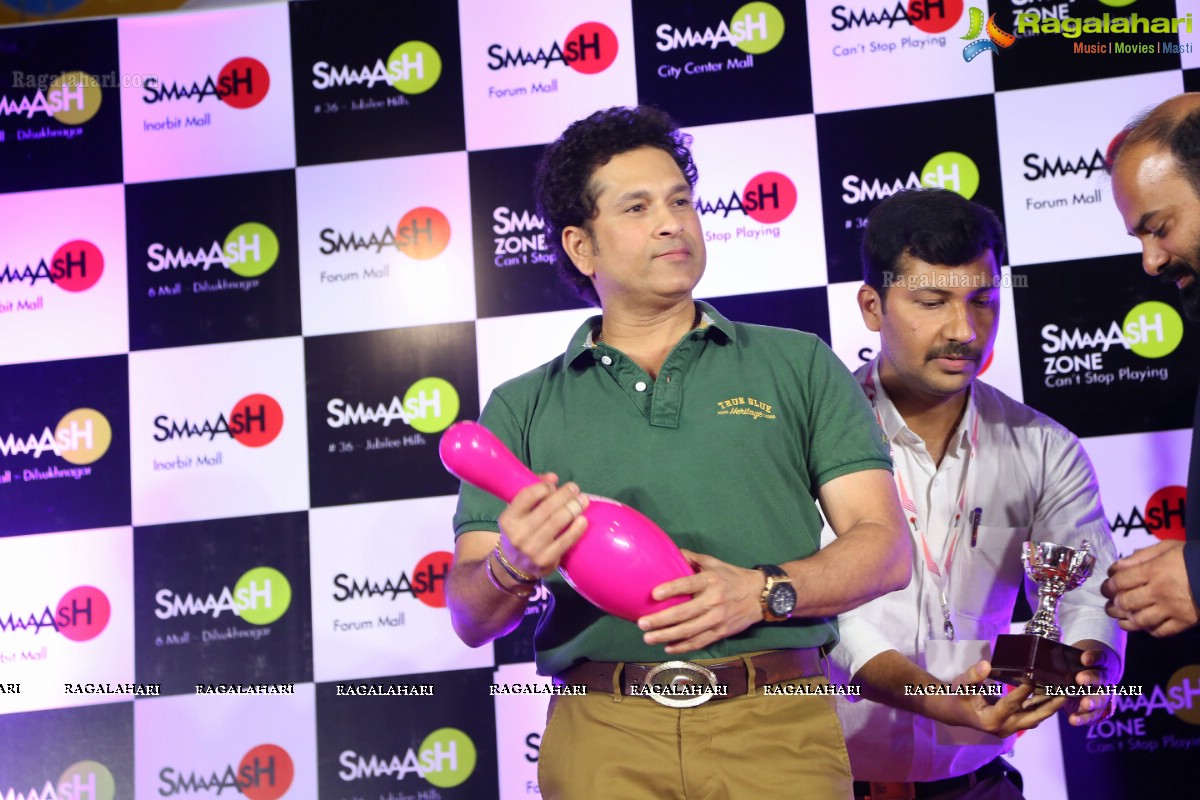 Sachin Tendulkar Announces Winners of National Corporate Bowling Tournament at Smaaash