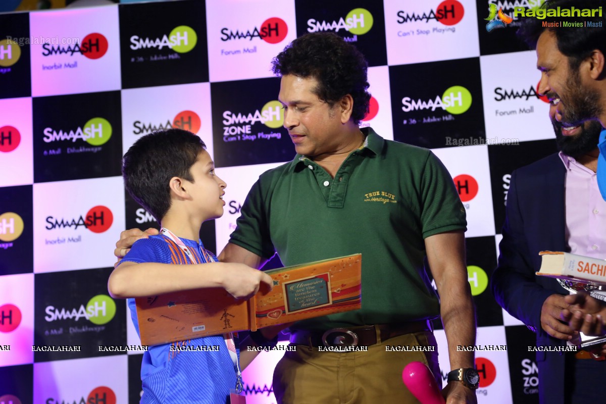 Sachin Tendulkar Announces Winners of National Corporate Bowling Tournament at Smaaash