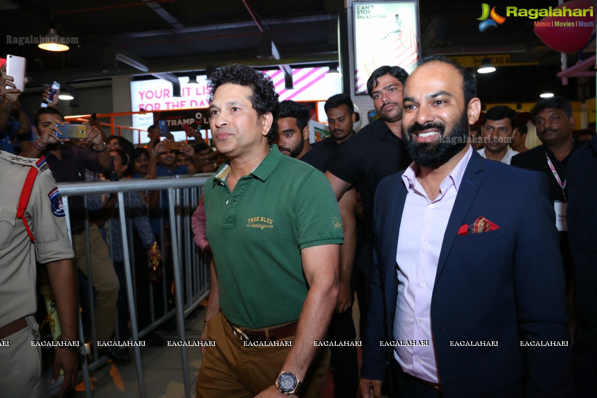 Sachin Tendulkar Announces Winners of National Corporate Bowling Tournament at Smaaash