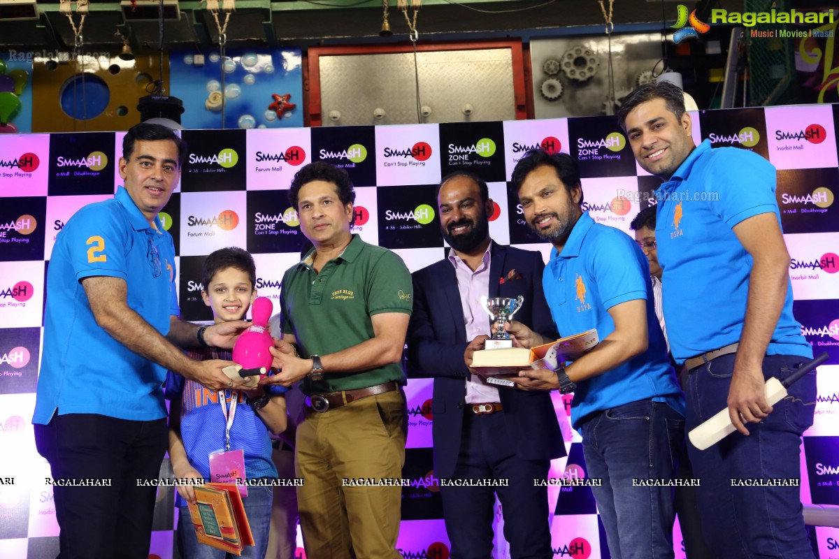 Sachin Tendulkar Announces Winners of National Corporate Bowling Tournament at Smaaash