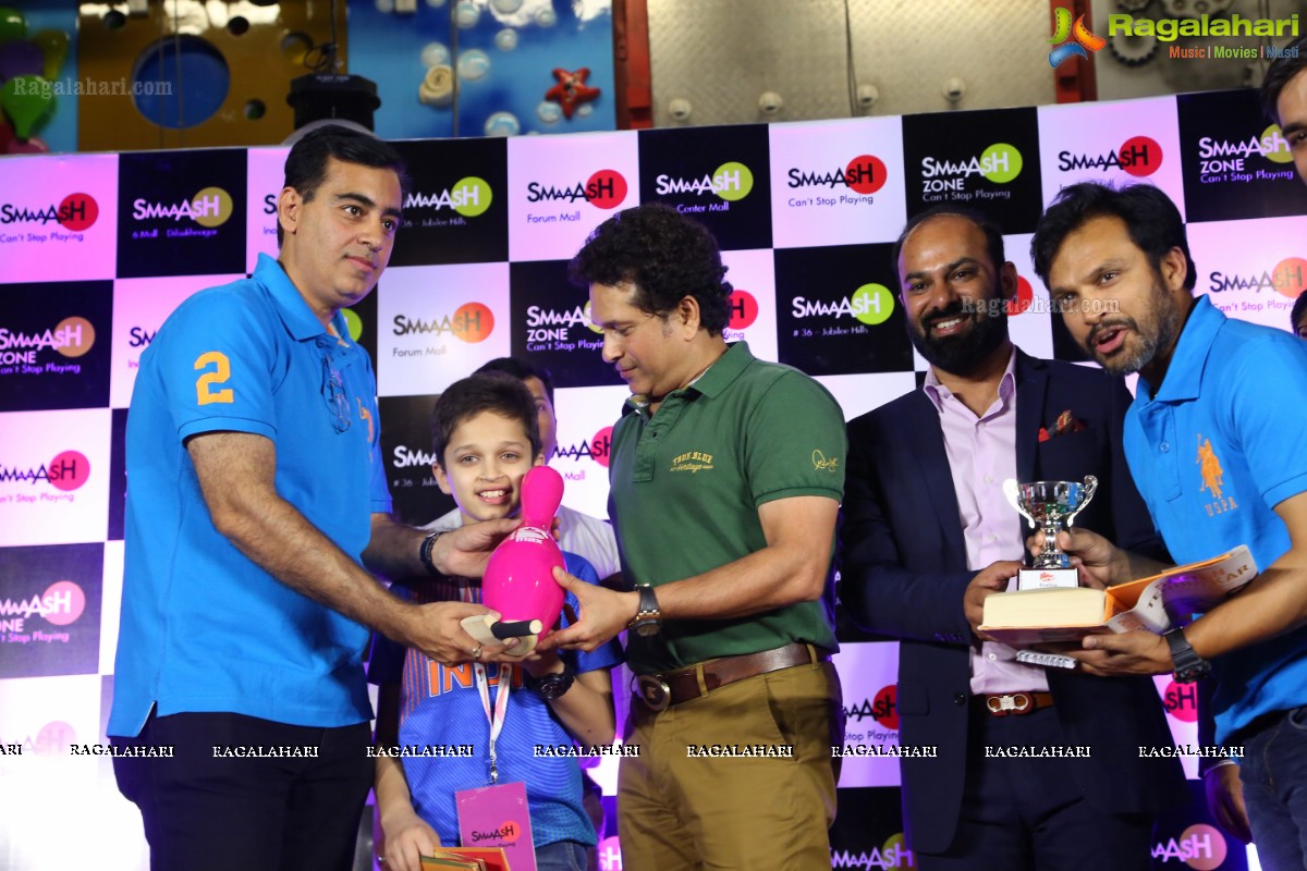 Sachin Tendulkar Announces Winners of National Corporate Bowling Tournament at Smaaash