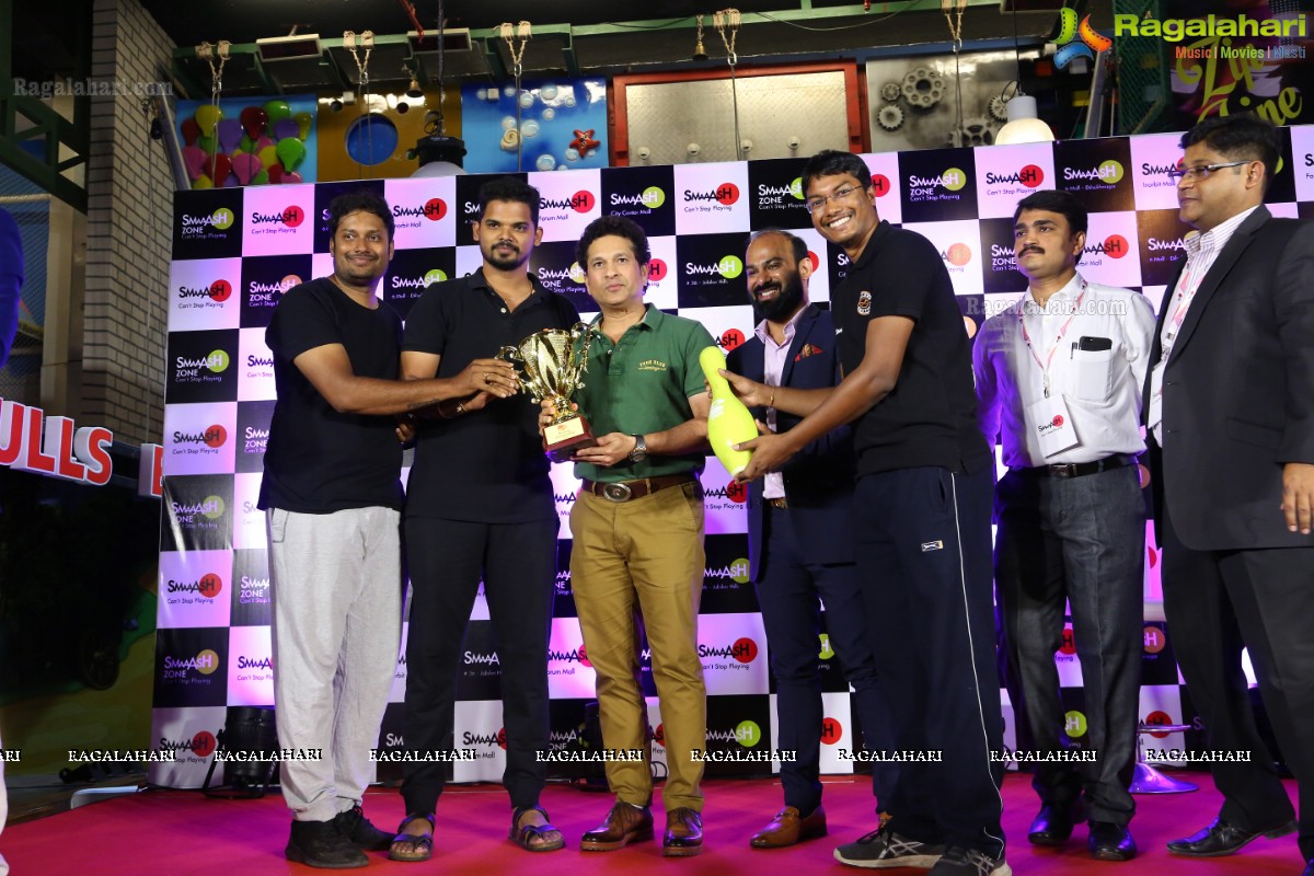 Sachin Tendulkar Announces Winners of National Corporate Bowling Tournament at Smaaash