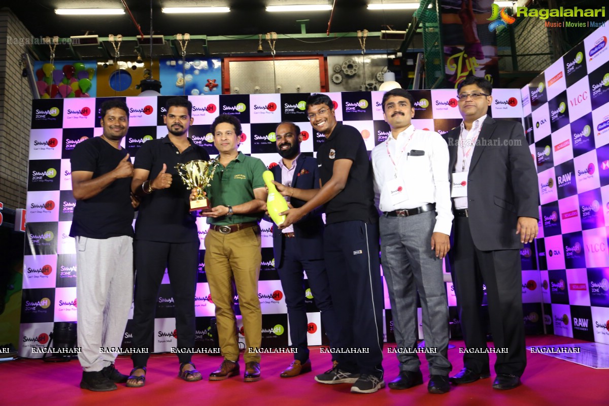 Sachin Tendulkar Announces Winners of National Corporate Bowling Tournament at Smaaash