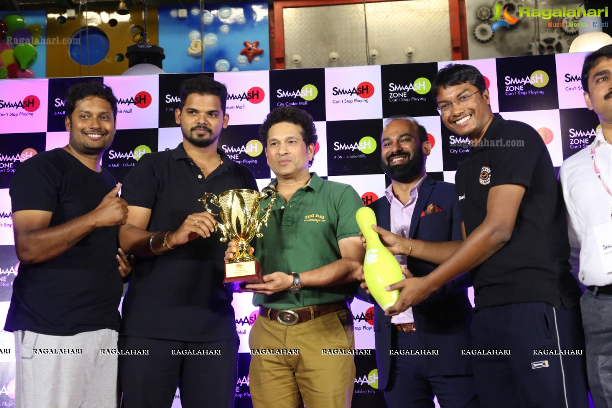 Sachin Tendulkar Announces Winners of National Corporate Bowling Tournament at Smaaash