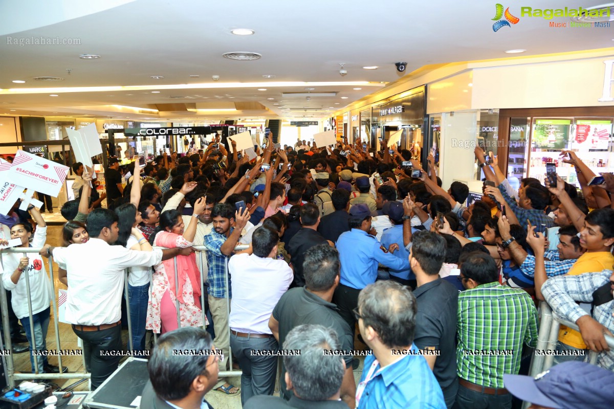 Sachin Tendulkar Announces Winners of National Corporate Bowling Tournament at Smaaash