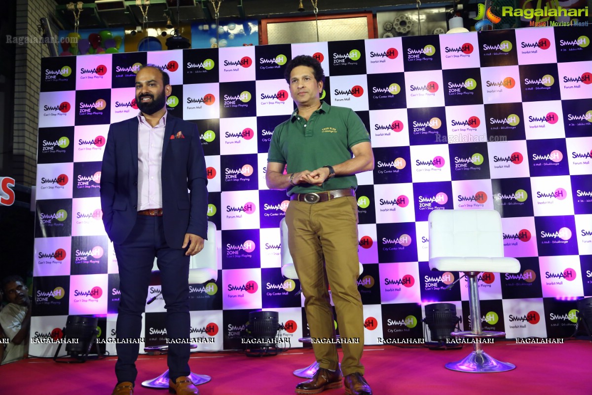 Sachin Tendulkar Announces Winners of National Corporate Bowling Tournament at Smaaash