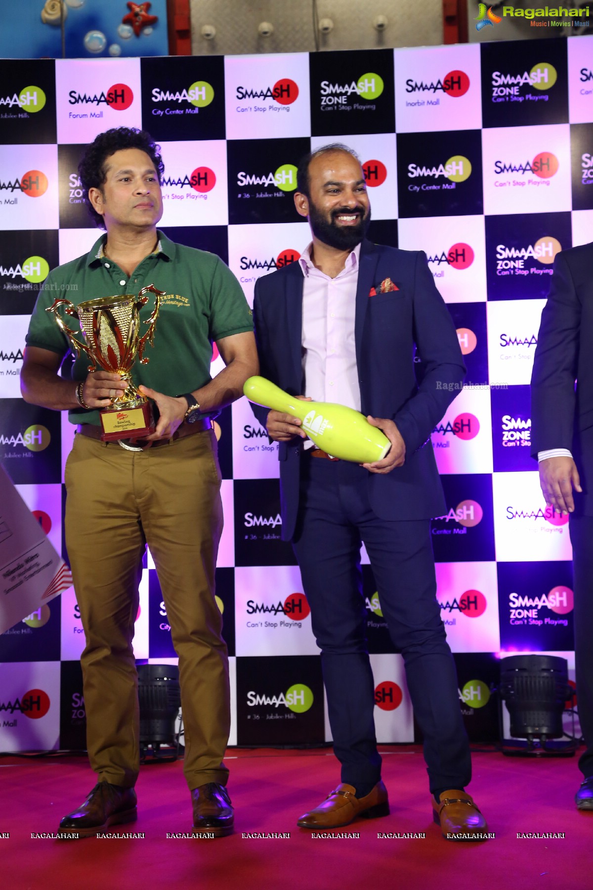 Sachin Tendulkar Announces Winners of National Corporate Bowling Tournament at Smaaash