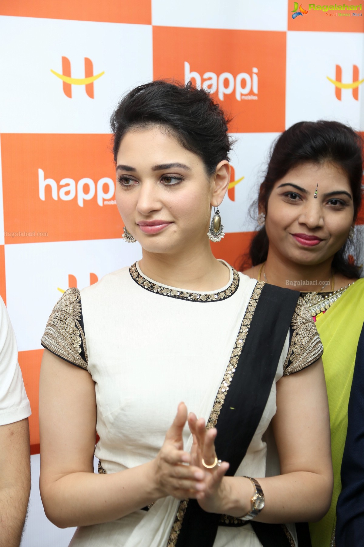 Tamannaah launches Happi Mobiles Store in Kurnool