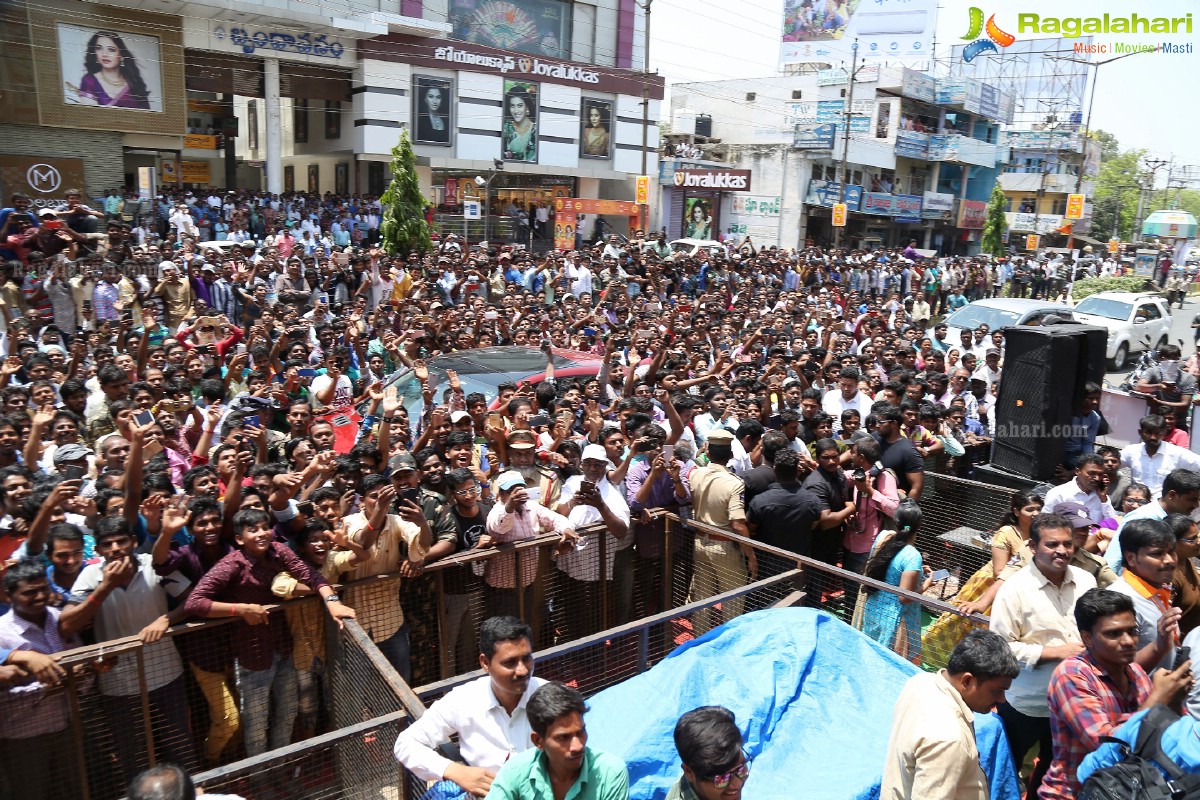 Tamannaah launches Happi Mobiles Store in Kurnool