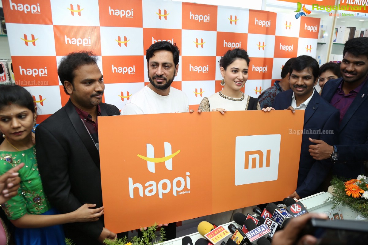 Tamannaah launches Happi Mobiles Store in Kurnool