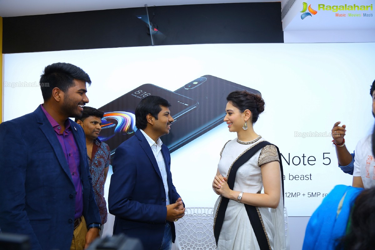 Tamannaah launches Happi Mobiles Store in Kurnool