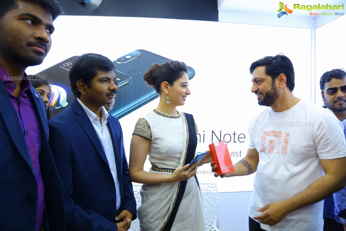 Tamannaah launches Happi Mobiles Store in Kurnool