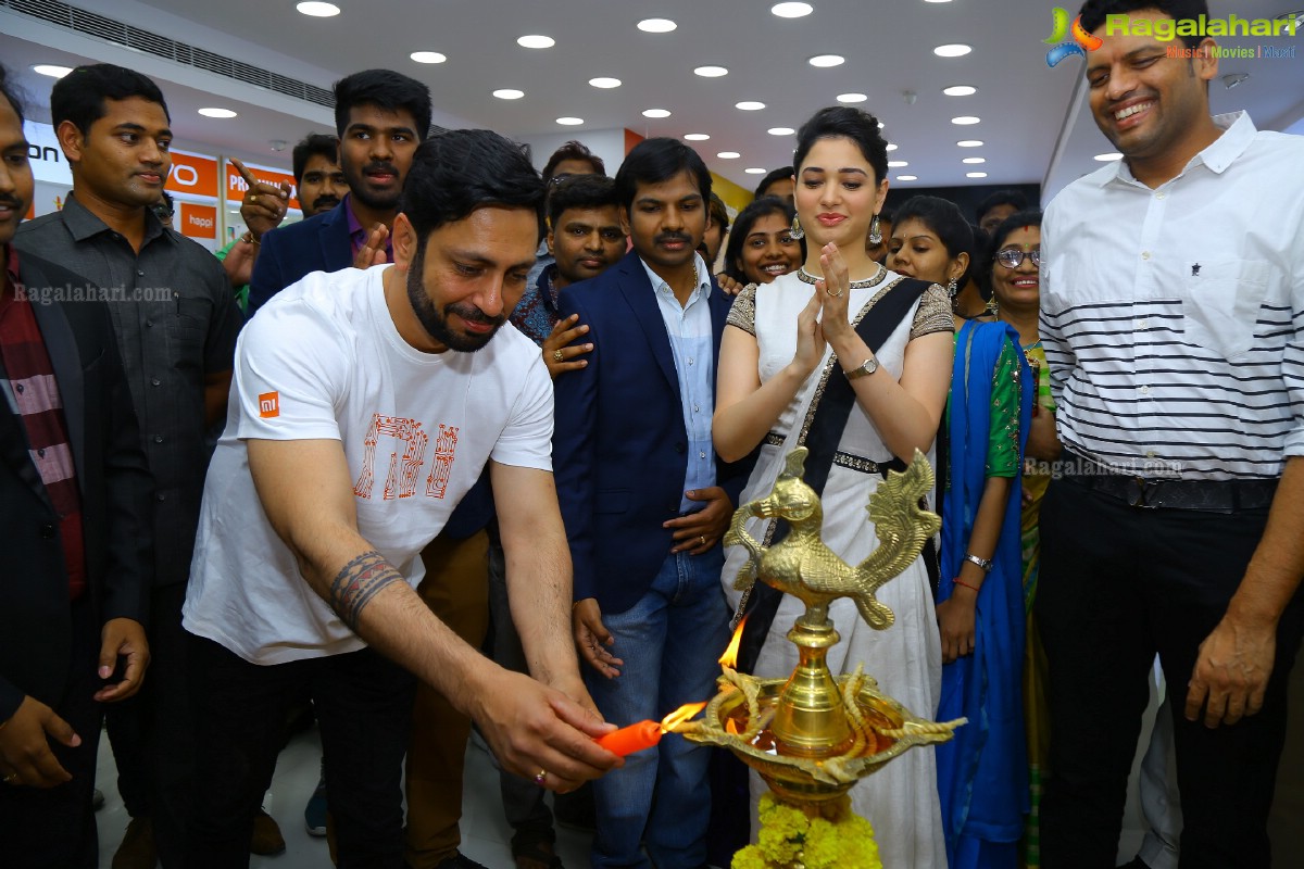 Tamannaah launches Happi Mobiles Store in Kurnool